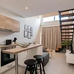 Bright & Elegant Loft Suite In The City Center